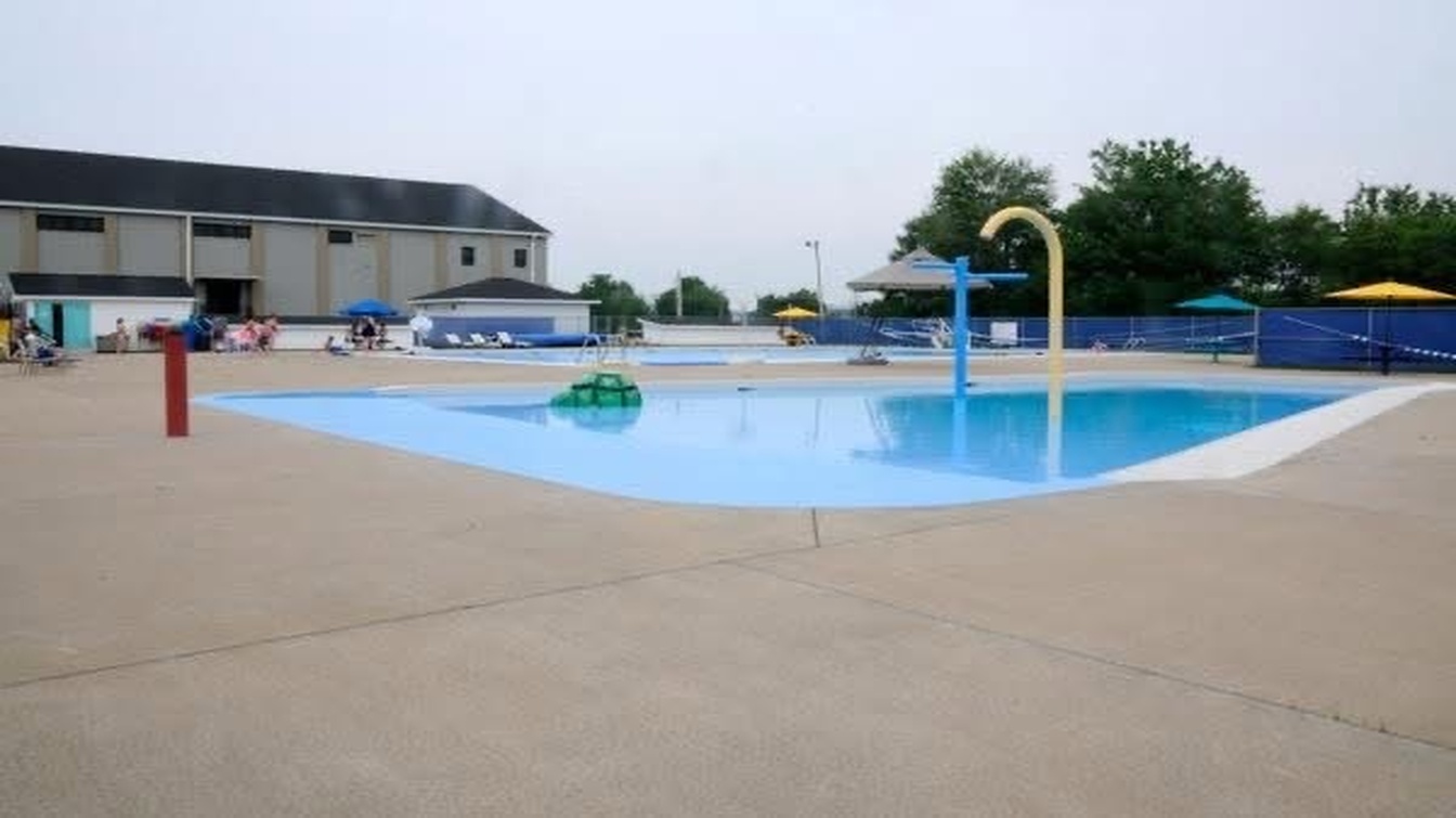 Outdoor swimming pool