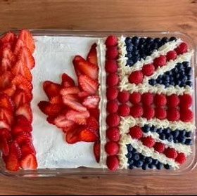 cake with half a canadian flag and half a union jack
