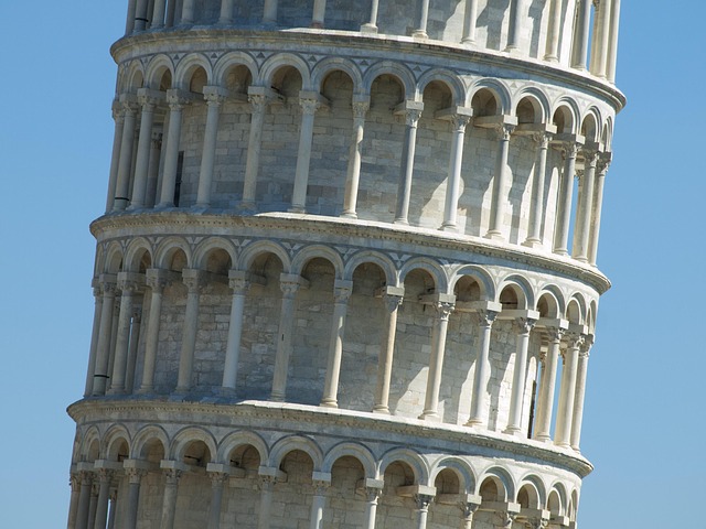 middle section of leaning tower of Pisa