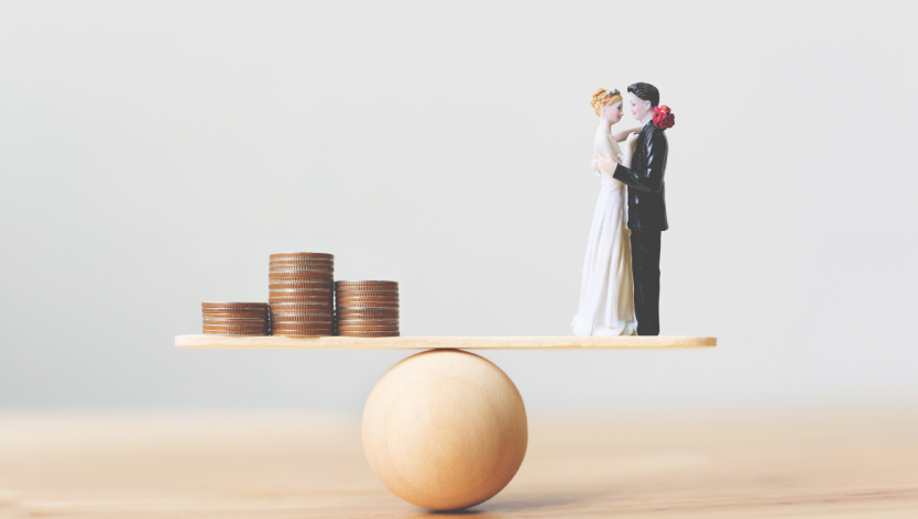 A couple figurine