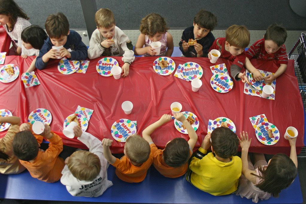 kids at a birthday party eating